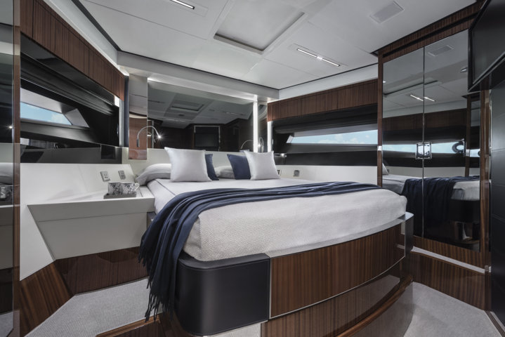 Riva 76’ Bahamas Super vip cabin