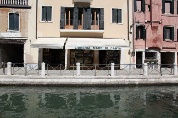 Con il “Mare di Carta” di Venezia si chiude la veleggiata di DN tra le librerie dedicate al mare