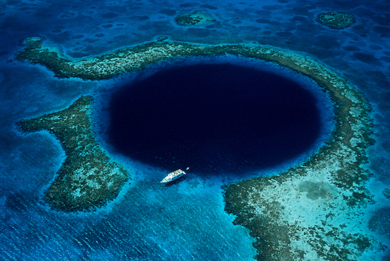 Il Grande Buco Blu del Belize scoperto da Jacques Cousteau ed esplorato da suo nipote Fabien