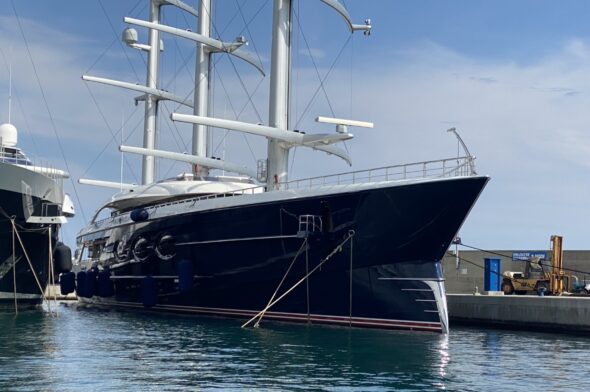 mega yacht in porto