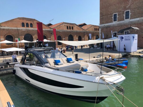 A bordo del nuovo Verve 42 di Azimut: il binomio perfetto tra agilità e comfort all’italiana  – Le foto di DN