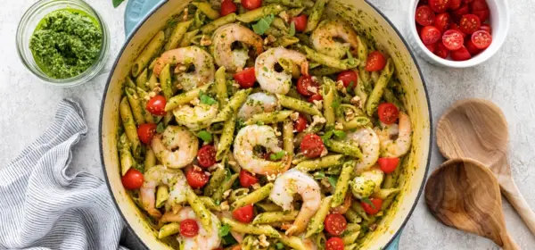 Pasta pesto, pomodorini e gamberi