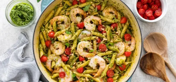 Pasta pesto, pomodorini e gamberi