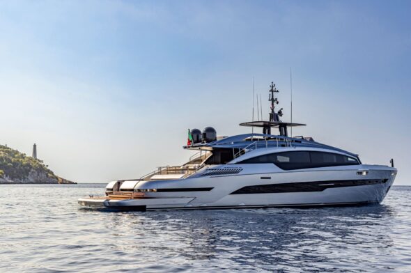 On board the new GTX116: the first model of the Pershing sporting range – Video by DN