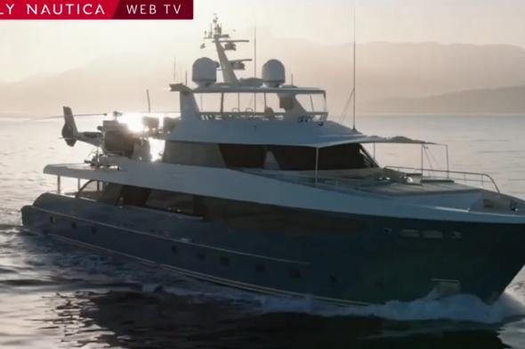 Flying Manta, the impressive 43-metre with heliport – Video by DN