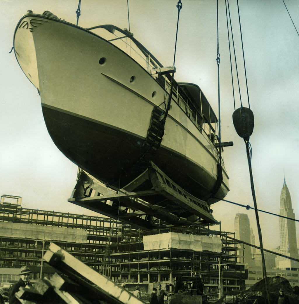 Capri-arrives-in-New-York-copyright-Feadship