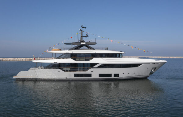 Varata la prima Custom Line Navetta 38