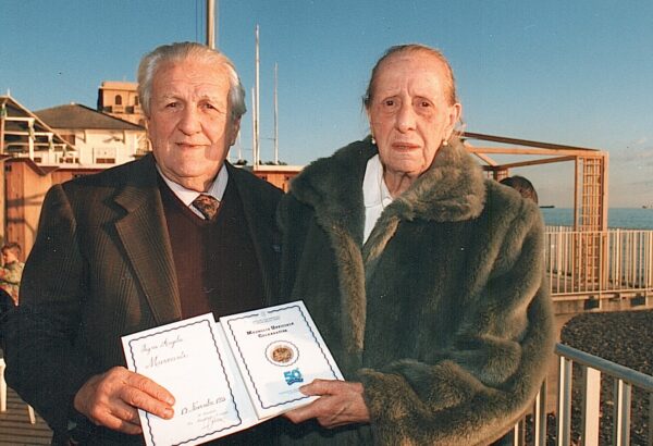 Luigi Ferraro (premiato a Genova nel 1995) con Cen, la vedova di Duilio Marcante