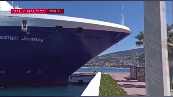 nave da crociera contro la banchina turchia