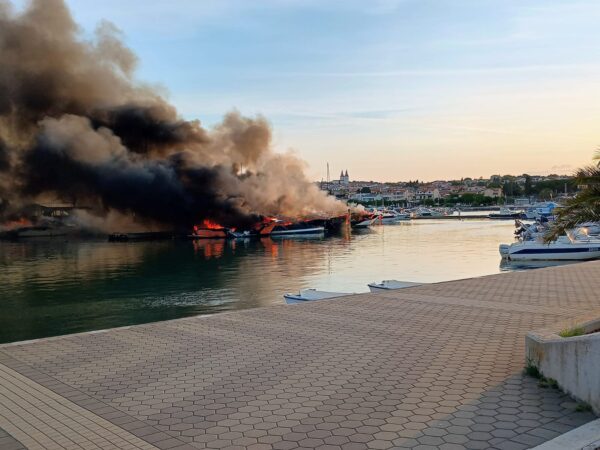 incendio porto di medolino