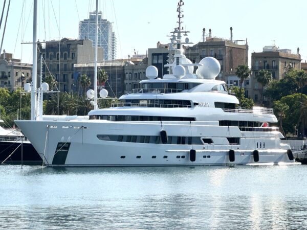 megayacht naia a barcellona