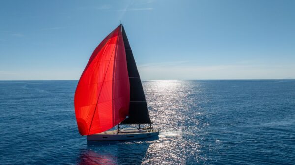 ICE 66RS in navigazione: solo il rumore del mare