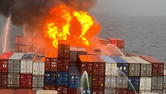 incendio nave portacontainer maersk india