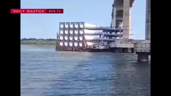 chiatta rimorchiatore ponte