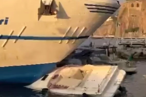 traghetto imbarcazioni sorrento