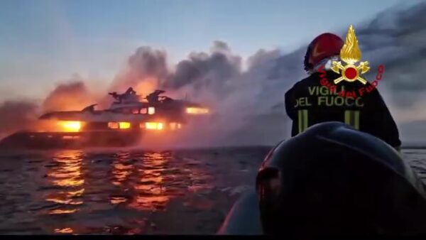 megayacht fuoco e affonda olbia