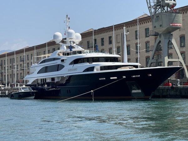 Superyacht Andiamo spotted at Marina Molo Vecchio in Genova – Video and photos by DN