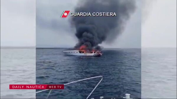 yacht fuoco ostia
