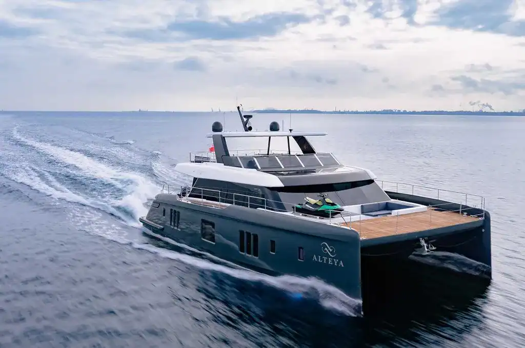 70-sunreef-power-exterior
