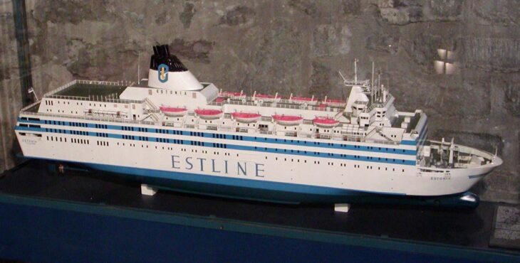 I segreti del traghetto Estonia: militari russi avrebbero usato il relitto per spiare le navi Nato